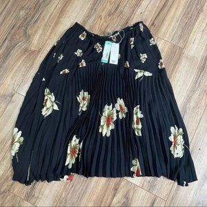 Vince Gardenia Floral Pleated Skirt Stitch Fix Medium NWT
